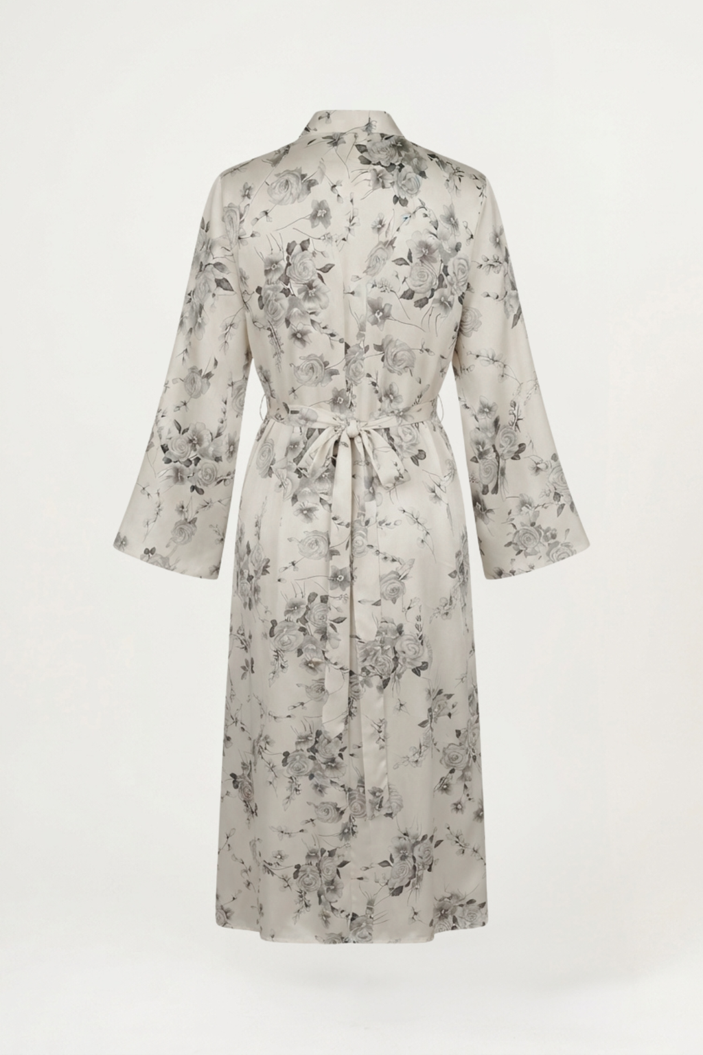 Abaya blanche Safa portée en tenue complète avec hijab