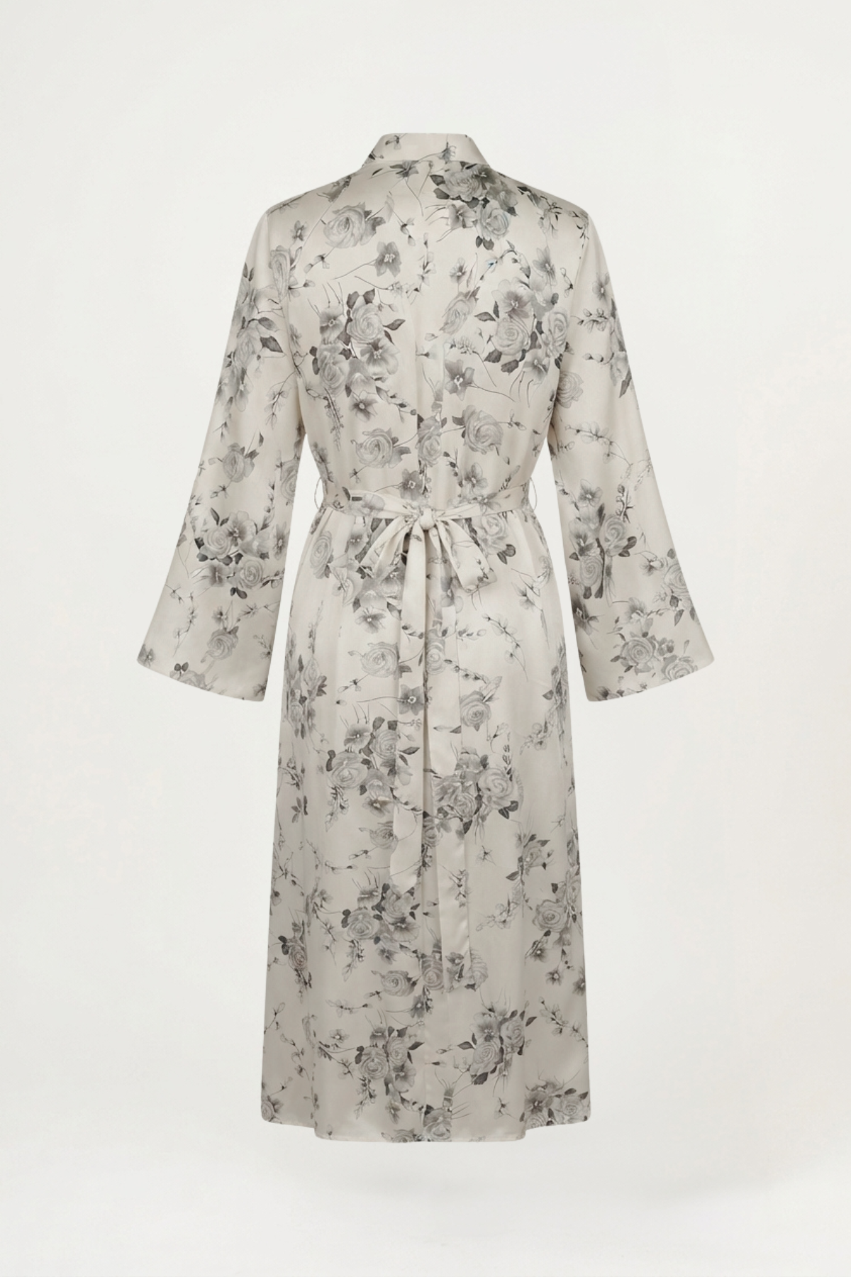 Abaya blanche Safa portée en tenue complète avec hijab