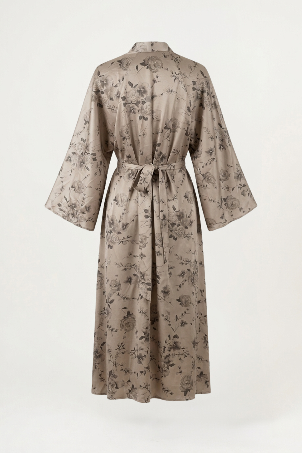 Abaya ocre Safa portée en tenue complète avec hijab
